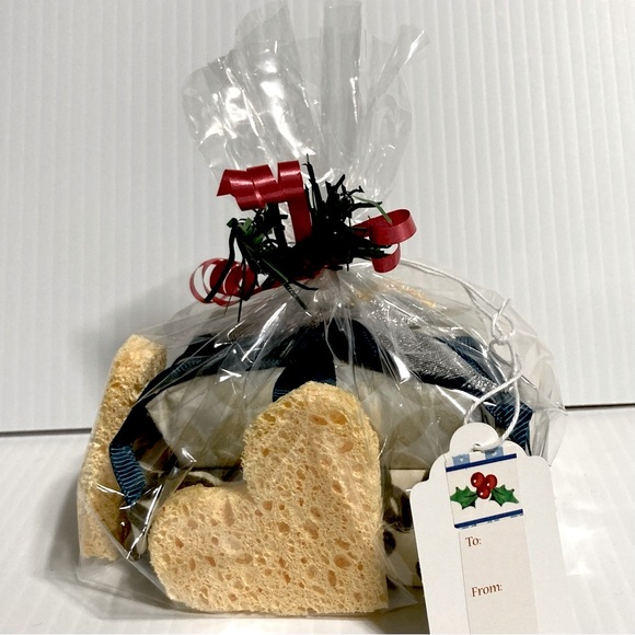 Gift Set HEART Shaped Sponges Bath Soaps Snowy Apple Scent - Picture 2 of 12